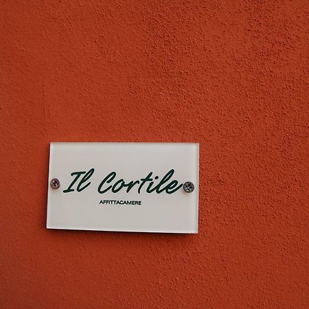 Отель Il Cortile Ези Экстерьер фото